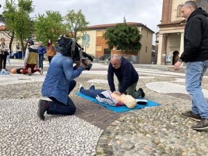 Massaggio cardiaco su un manichino